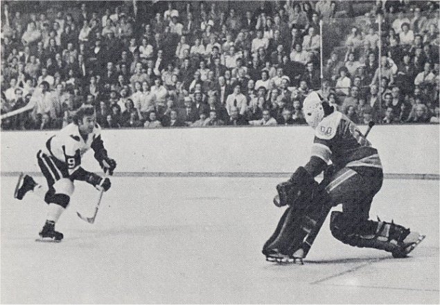 Tommy Williams scores the first ever Whalers goal vs Bernie Parent