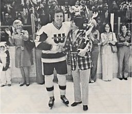 Ralph Backstrom receives the 1977 Frank Keys Memorial Award (Unsung Hero)