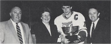 Ron Francis accepts the 1985 Connecticut National Bank Favorite Whaler award